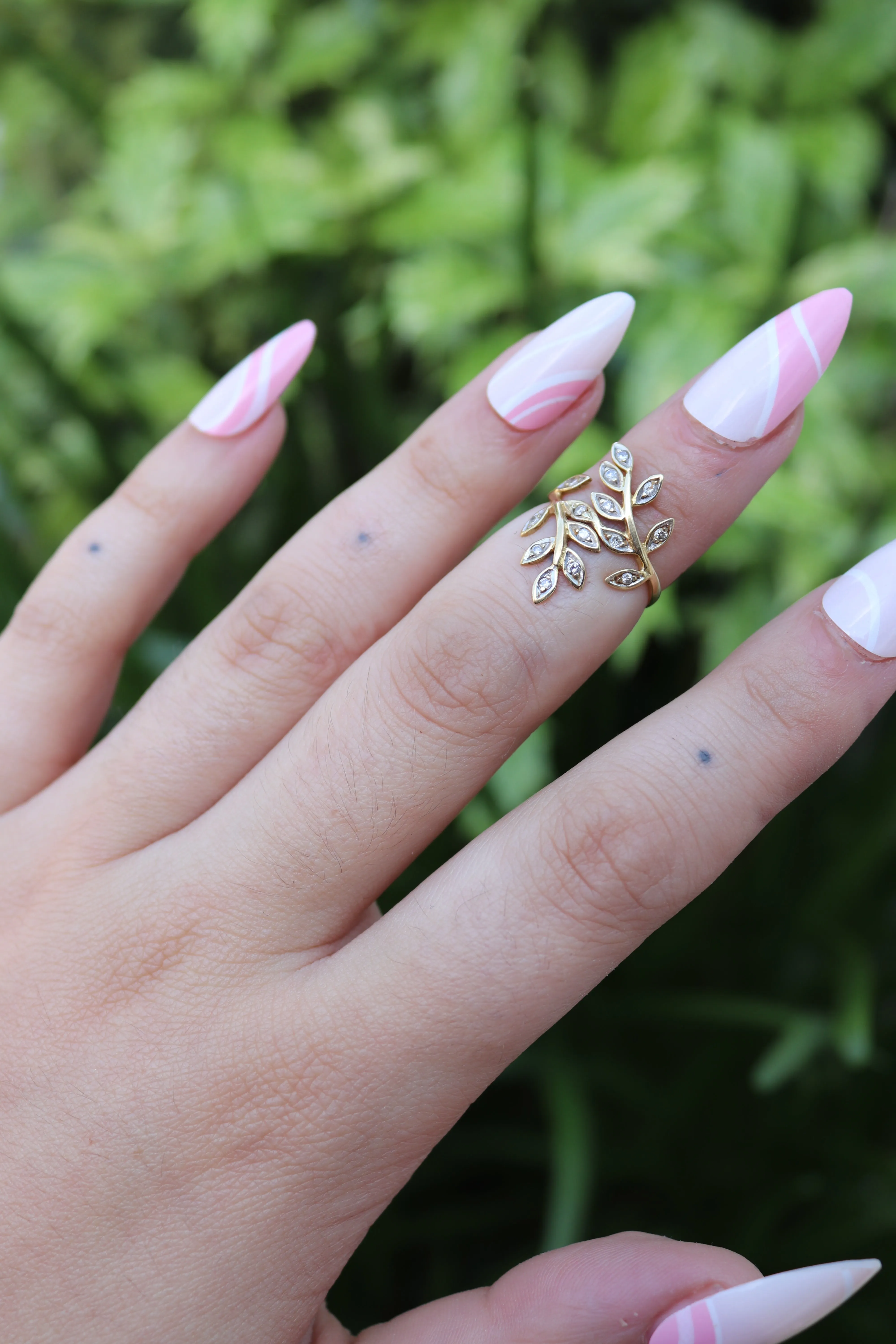 Vintage 18k Gold and Diamond Laurel Leaf Ring